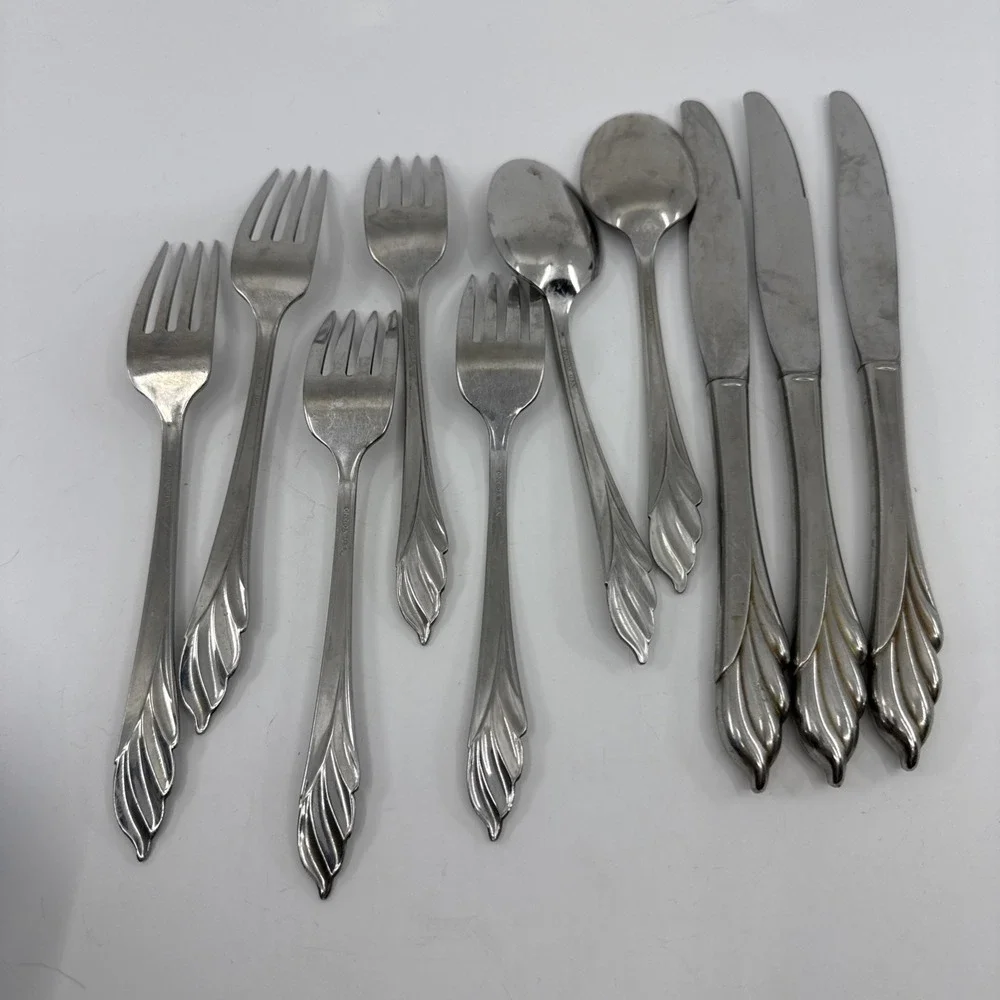 Lot of 10 Oneida USA Stainless Flatware Liberty's Light‎ Forks Spoons Knives